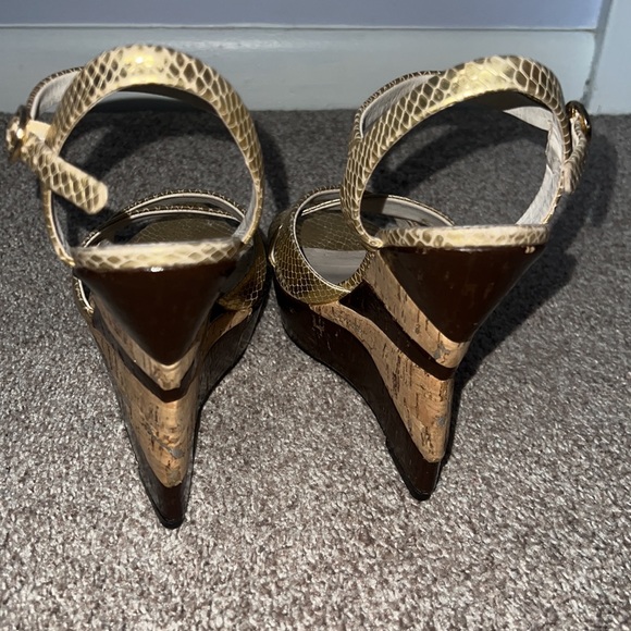 Vintage Alice & Olivia Gold snakeskin wedges size 38 - Picture 4 of 4